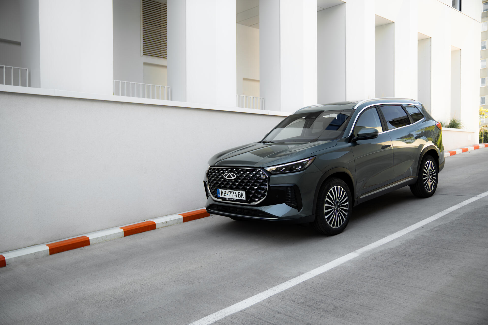 Tiggo 8 Plug-in Hybrid — fotografia 12