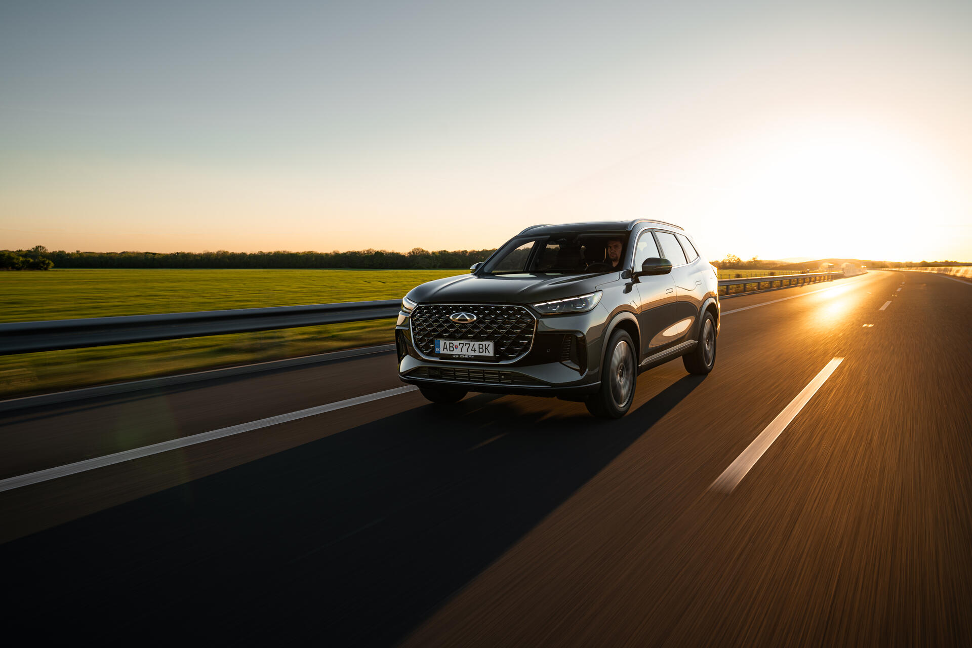Tiggo 8 Plug-in Hybrid — fotografia 5